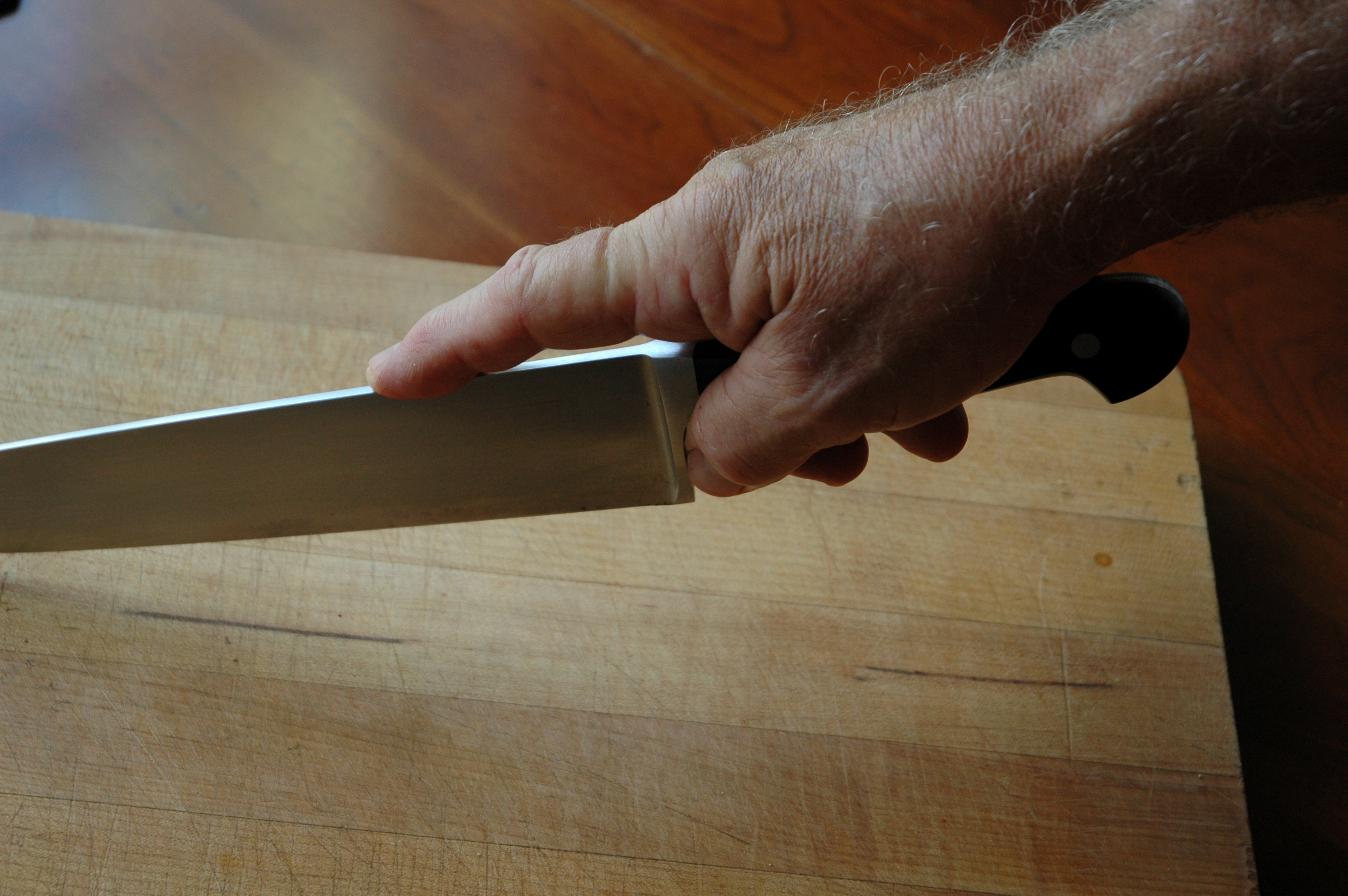 How to Hold a Chef's Knife the Right Way