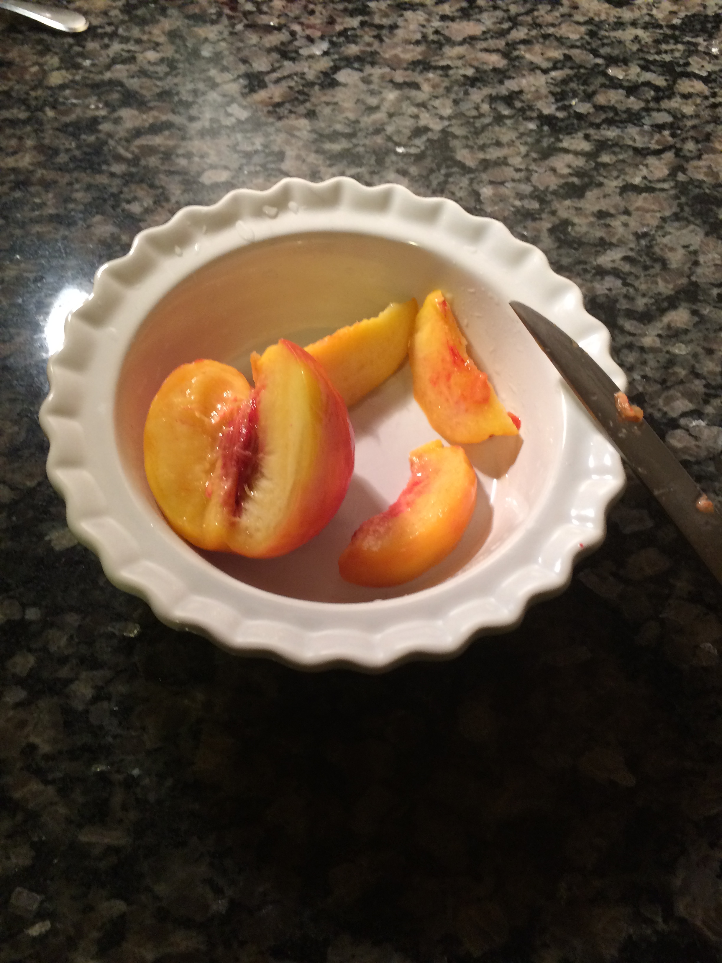 Peaches: cutting up. 